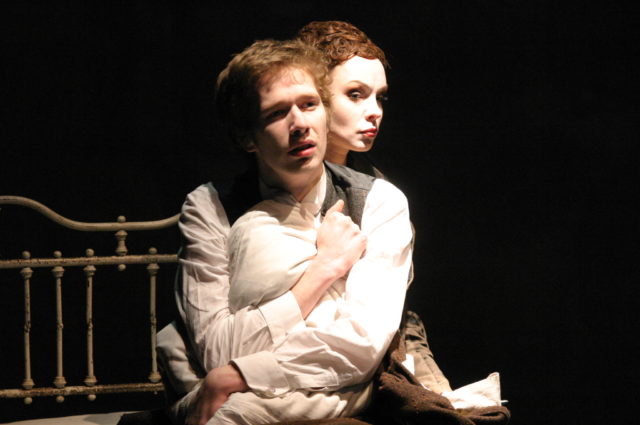 Risto Kübar ja Elina Reinold lavastuses "Adolf Rühka lühikene elu".