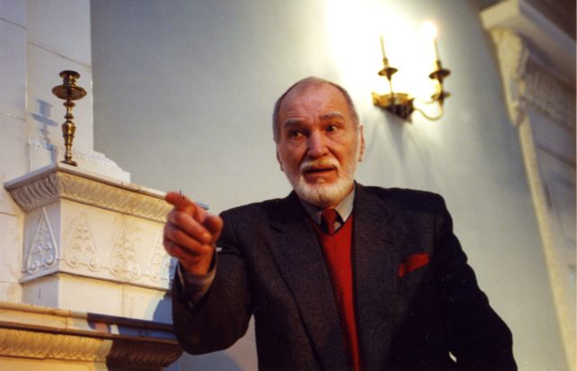 Mikk Mikiver lavastuses "Kopenhaagen".