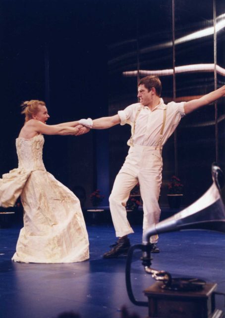 Laine Mägi ja Jan Uuspõld lavastuses "Kummitused".