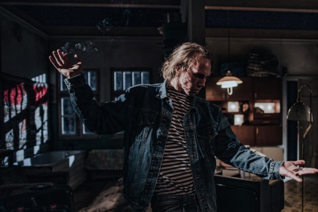 Ursel Tilk Raskolnikovina lavastuses "Kuritöö ja karistus"