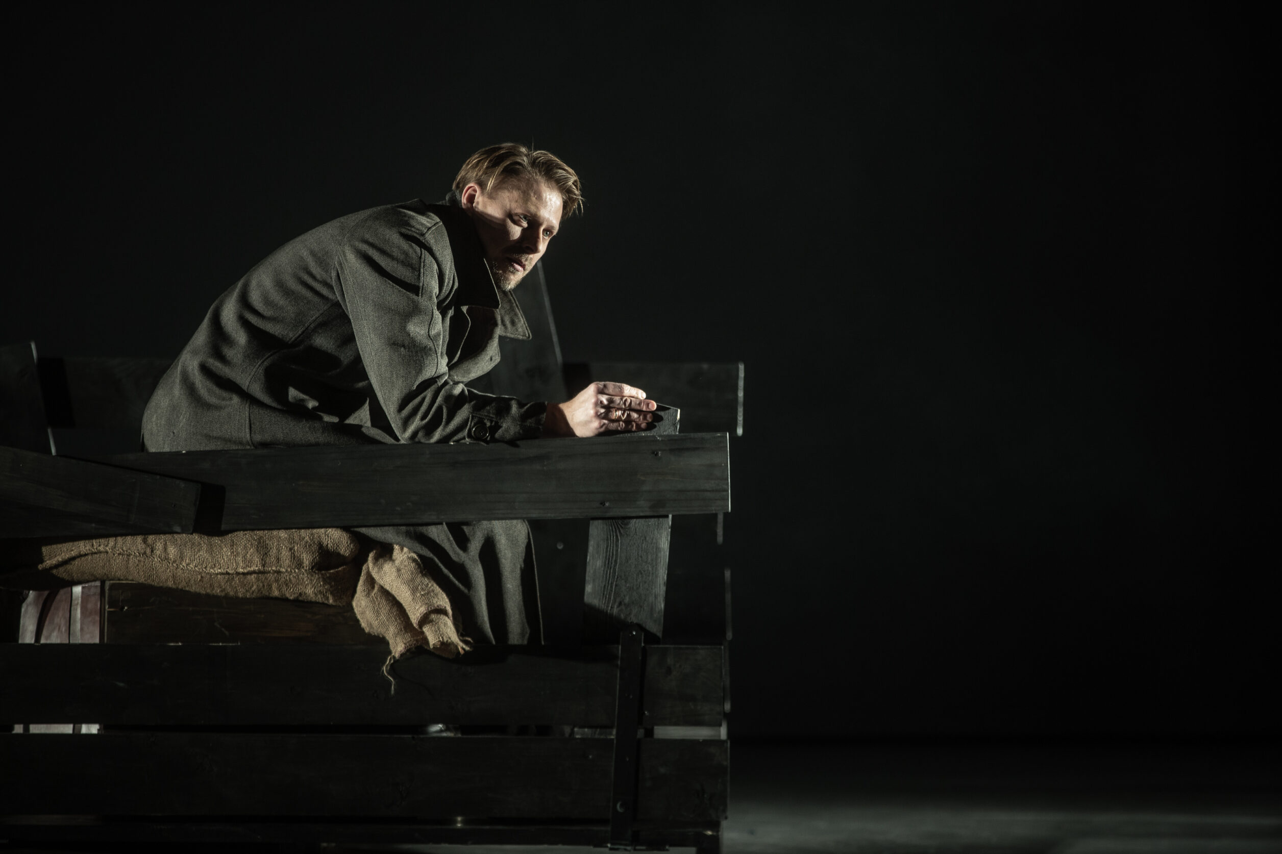 Tambet Tuisk kirjanik Jaani rollis lavastuses "Suur Siberimaa"