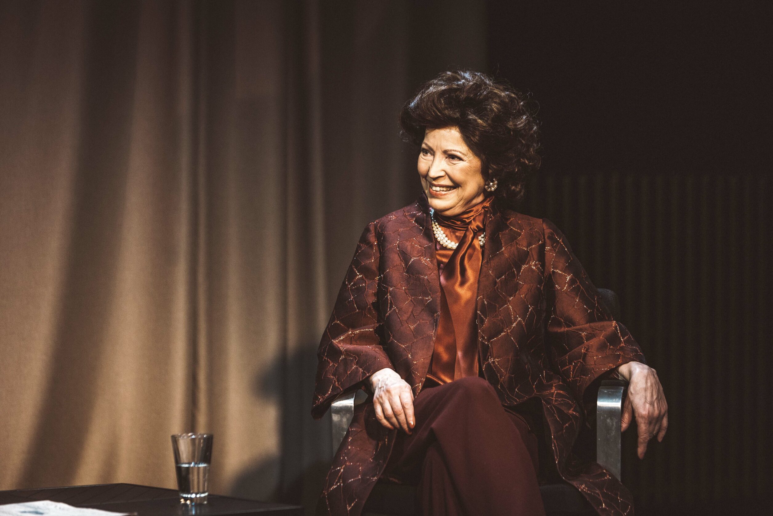 Kersti Kreismann Käbi Laretei rollis lavastuses "Solist"