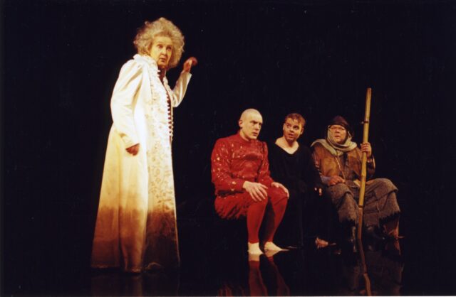 Ita Ever, Jan Uuspõld, Tiit Sukk ja Ain Lutsepp lavastuses "Kuningas Lear"