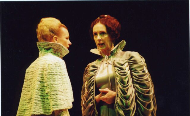 Laine Mägi ja Kaie Mihkelson lavastuses "Kuningas Lear"