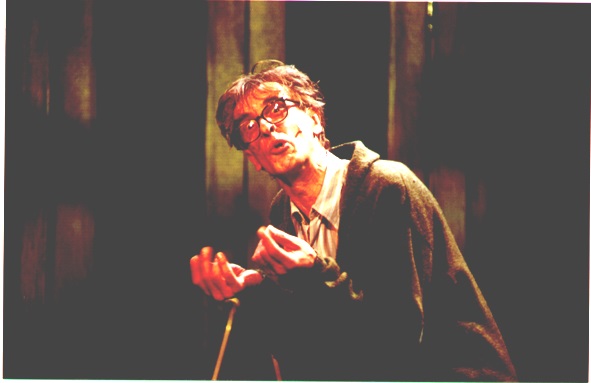 Lembit Ulfsak lavastuses "Väike õuduste pood"