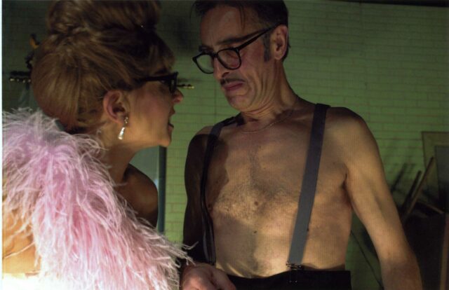 Ülle Kaljuste ja Lembit Ulfsak lavastuses "Tõeline inspektor koer. Pärast Margritte'i"