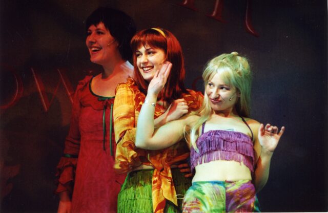 Kaire Vilgats, Ele Raik ja Kelli Uustani lavastuses "Väike õuduste pood"