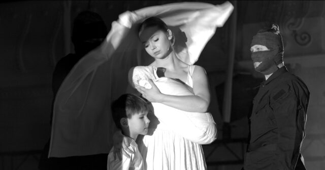 Hanna Jaanovits lavastuses "Macbeth".