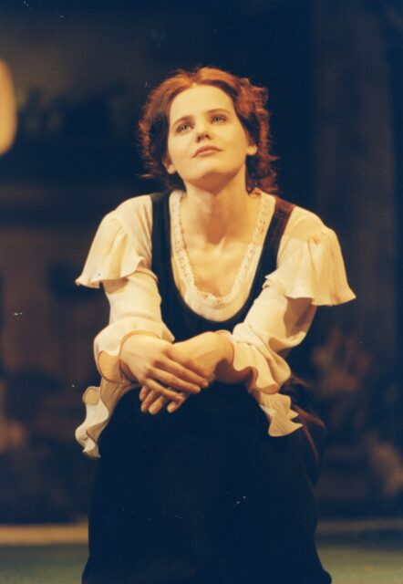 Harriet Toompere Eesti Draamateatri lavastuses "Rohuvoodi".