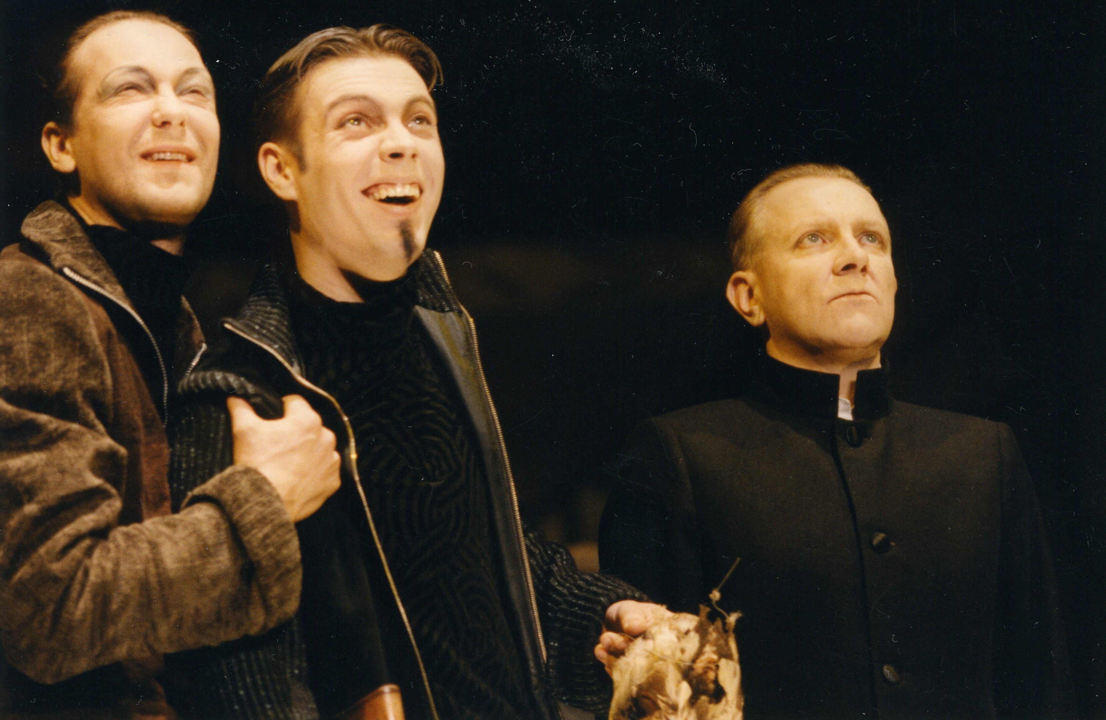 Ivo Uukkivi, Mait Malmsten, Andrus Vaarik Eesti Draamateatri lavastuses "Kuningas Richard III tragöödia".