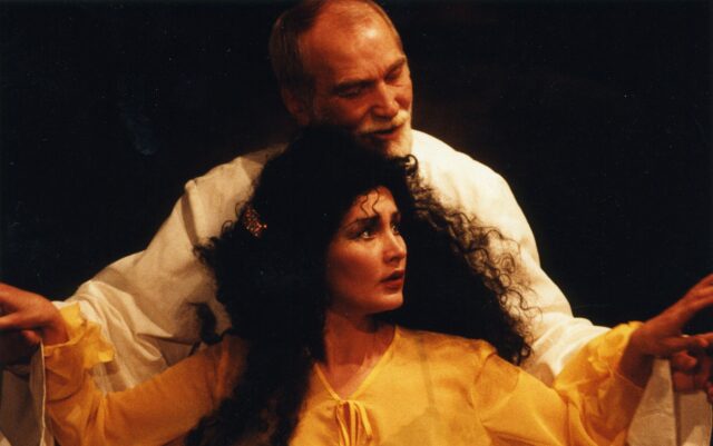 Mikk Mikiver ja Angelina Semjonova Eesti Draamateatri lavastuses "Peer Gynt".