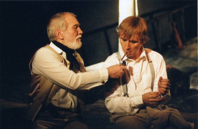 Mikk Mikiver ja Elmo Nüganen Eesti Draamateatri lavastuses "Peer Gynt".