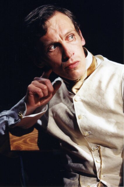 Raimo Pass Eesti Draamateatri lavastuses "Tribaadide öö".